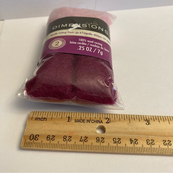 6 Dimensions FeltWorks 100% Wool Roving 0.25oz Pastel Pink Rhubarb Crafts - Picture 12 of 14